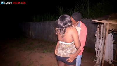 Percintaan jalanan dan seks panas dengan seorang gadis montel dari kelab